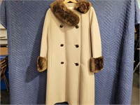 100% Wool RH STEARNS  Sand color coat w/fur