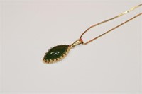 14k yellow gold 15" Necklace w/ jade pendant