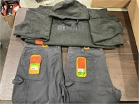 1 LOT ASSORTED CLOTHING INCLUDING: (1) CARHARTT
