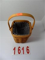 Small Basket with Liner and plastic insert 4 x 4