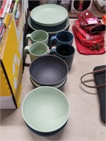 22 Piece - Two Tone Green Dishware Set
