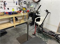 Adjustable bike repair stand