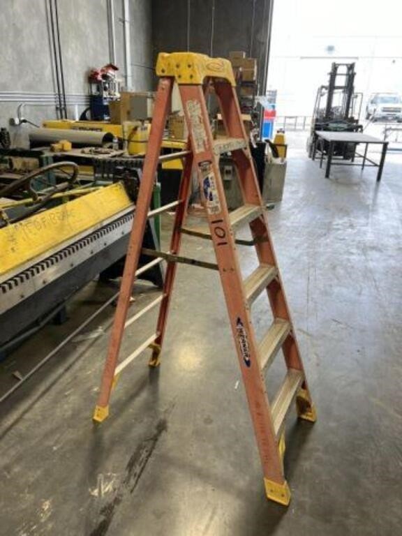 Werner 6ft Fiberglass Ladder (Orange)