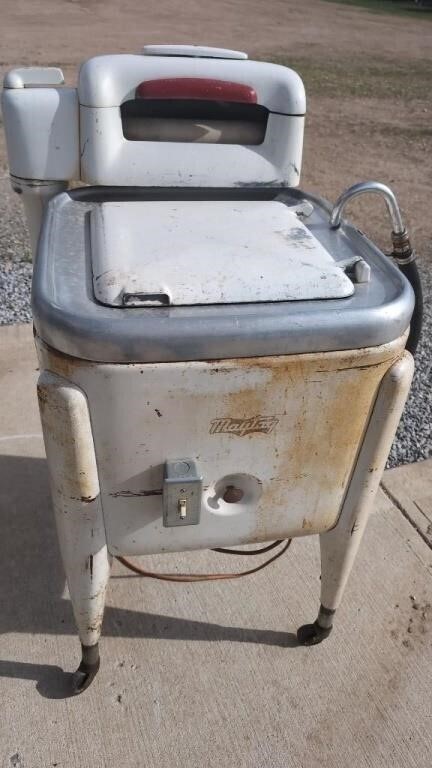 Vintage Maytag Ringer Washing Machine, Powers On