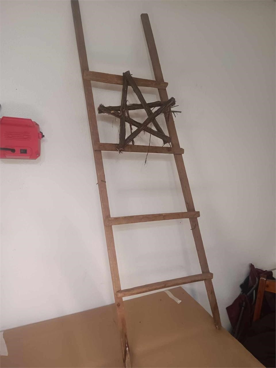 TOBACCO STICK LADDER WITH STAR 54" TALL