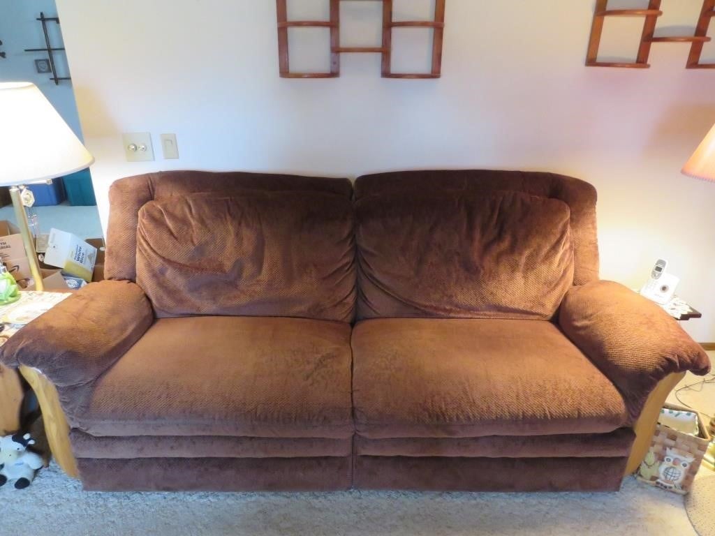 Recliner couch 90 " wide