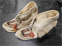 HAIR ON HIDE NATIVE AMERICAN MOCCASINS
