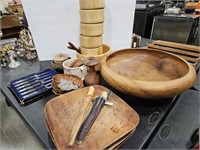GROUP OF WOODEN BOWLS, PLATES & KNIVES