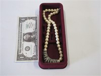 Pearl and rhinestone necklace - STAND NOT INCLUDED