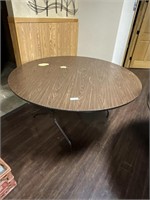 60’ round folding table
