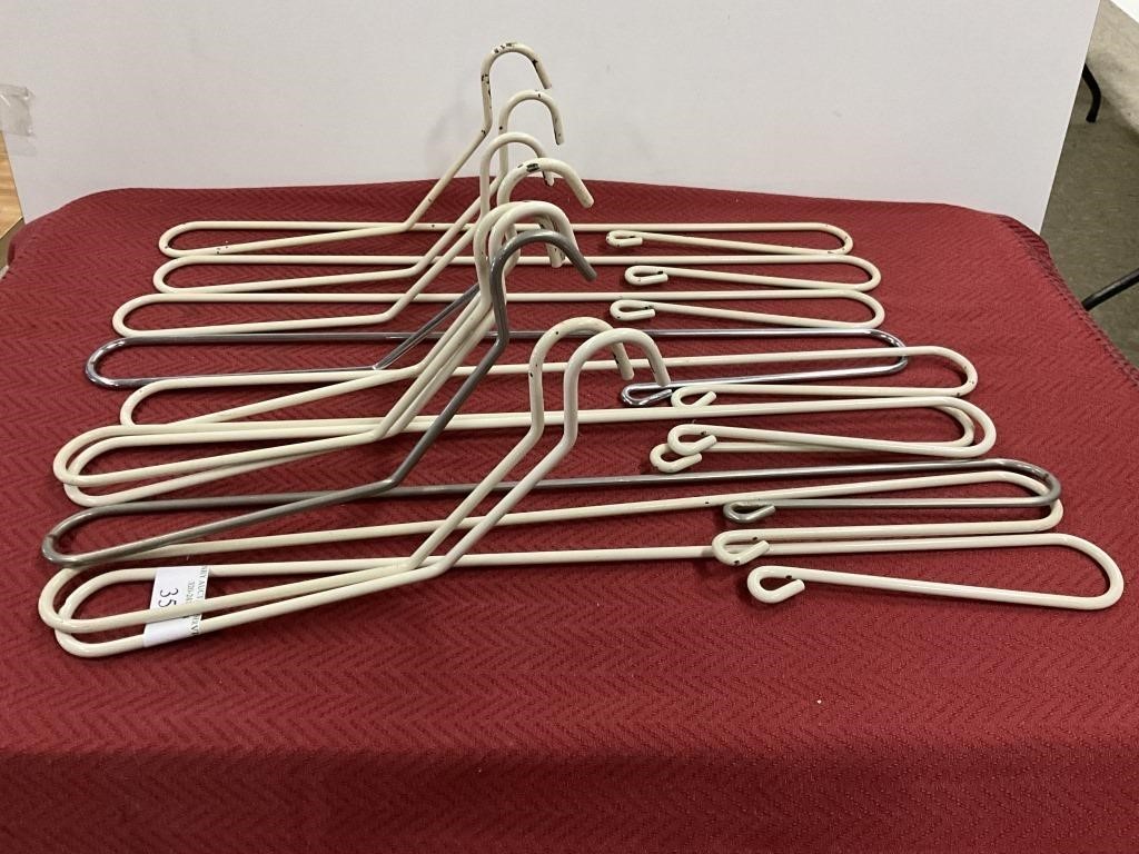 10 hangers for table skirts