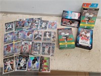 TRAY OF ASSORTED BASEBALL CARDS