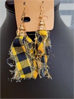 Yellow cloth dangle earrings