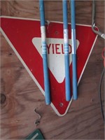 yield sign & 500 E sign