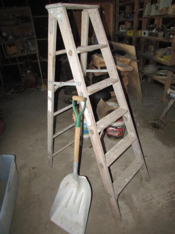 wood stepladder,scoop shovel,tools,korn metal item