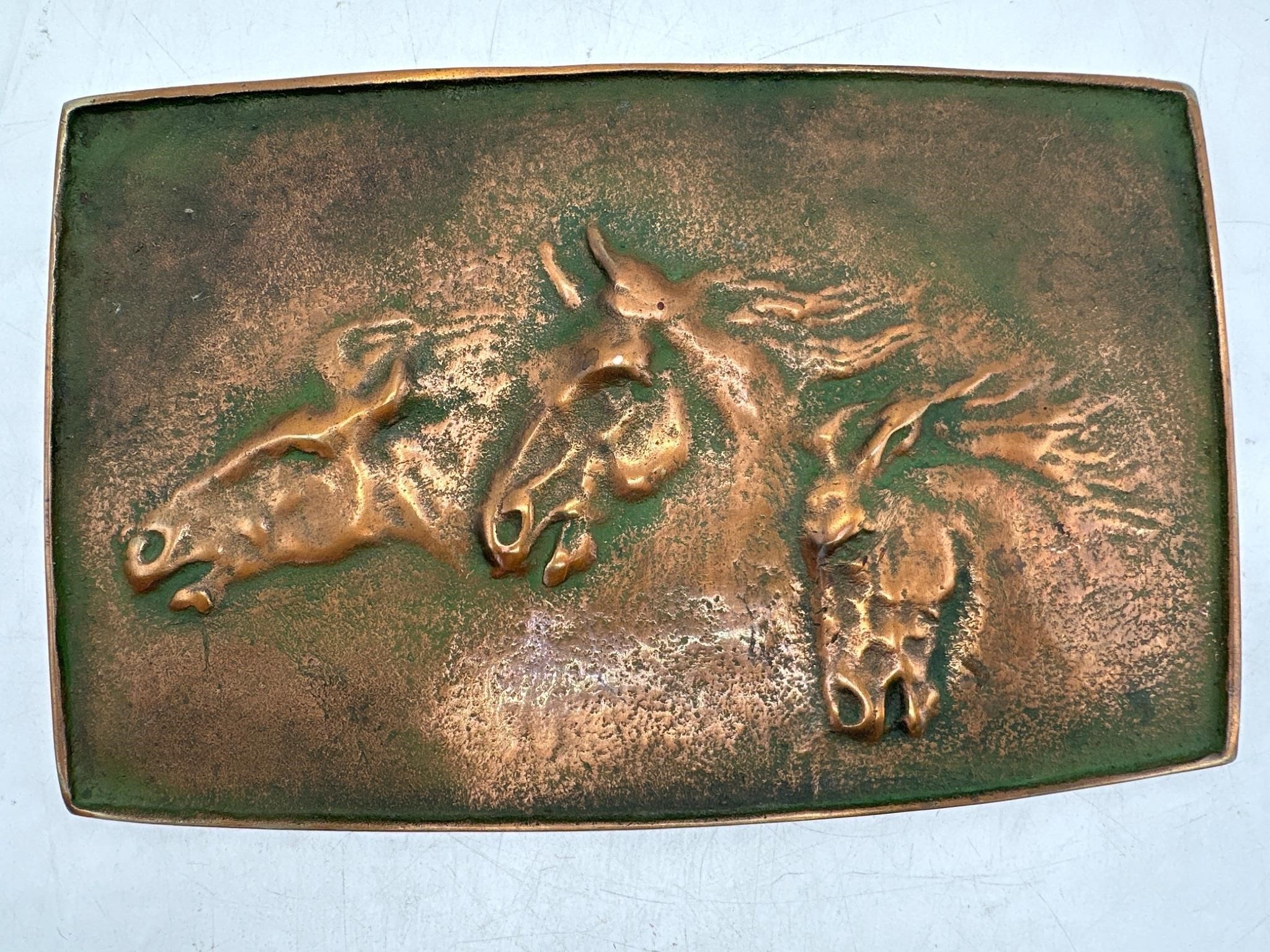 Metal horse plaque