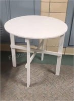 Homemade wooden round table. 26×28