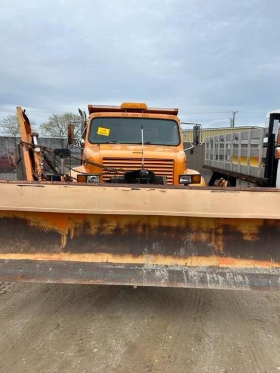 1992 International Truck Plow with Dump - Orange