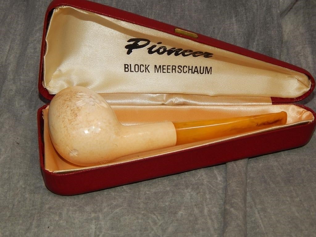 Pioneer Block Meerschaum Pipe with case