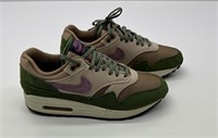 NIKE WOMEN'S AIR MAX SHOES - SIZE 7