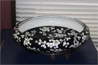 A Chinese/Asian Famille Noir Bowl