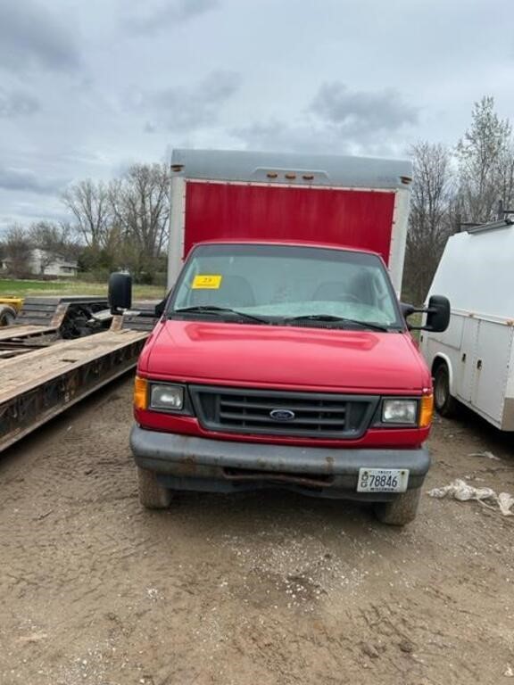 2005 Ford F-350 Box Truck - Red