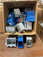 1 LOT BOX OF ASSORTED PLASTIC ELECTRICAL OUTLET
