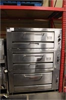 Montague 13P-1 Legend triple Deck Pizza Oven
