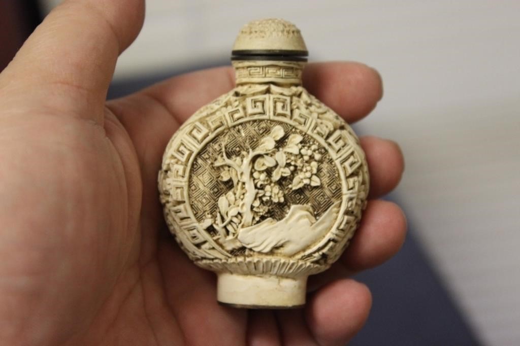 A Chinese Cinnabar Snuff Bottle