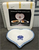 Stoneware heart shape plate