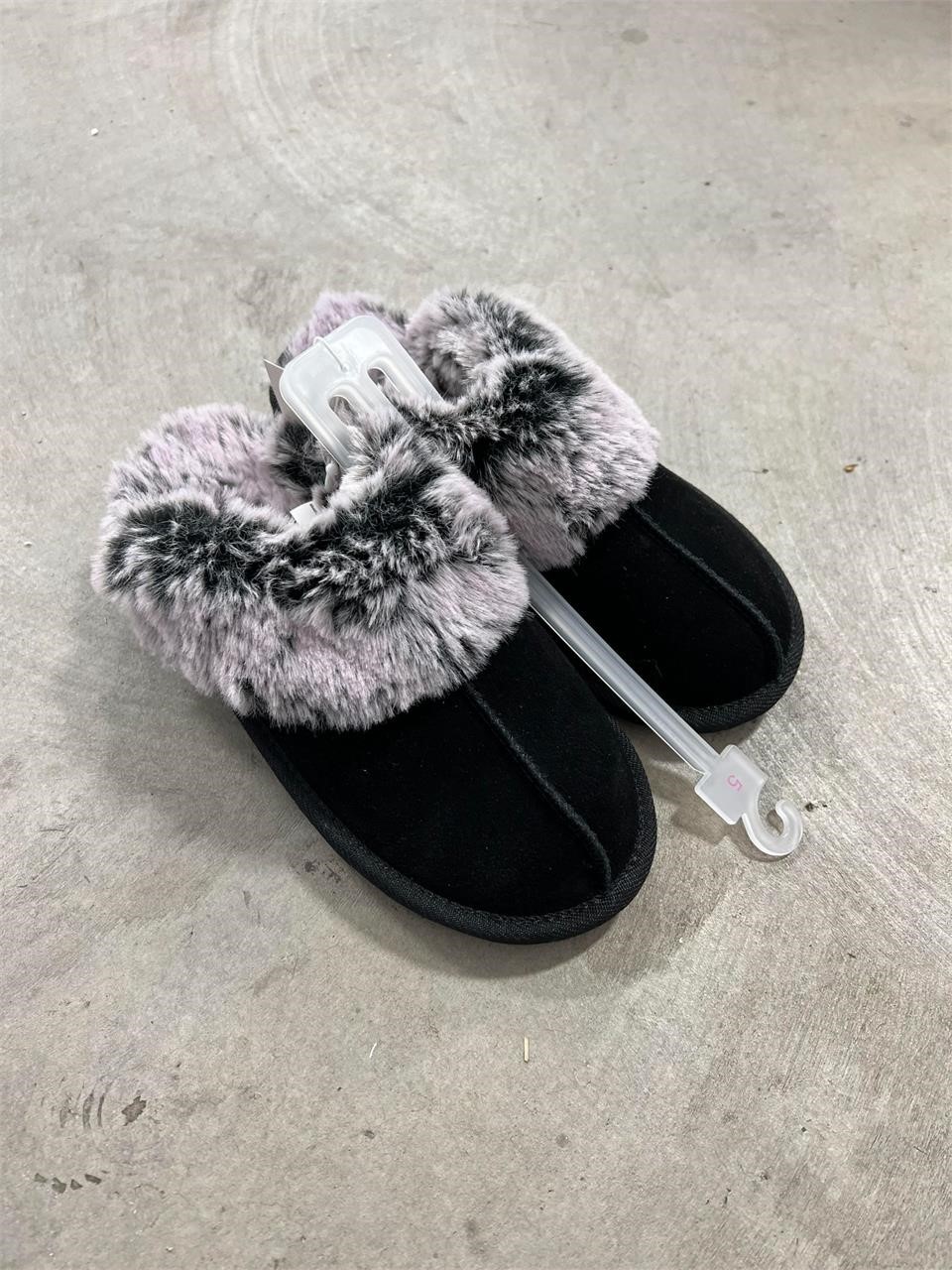 Black Fuzzy Slippers Size 5