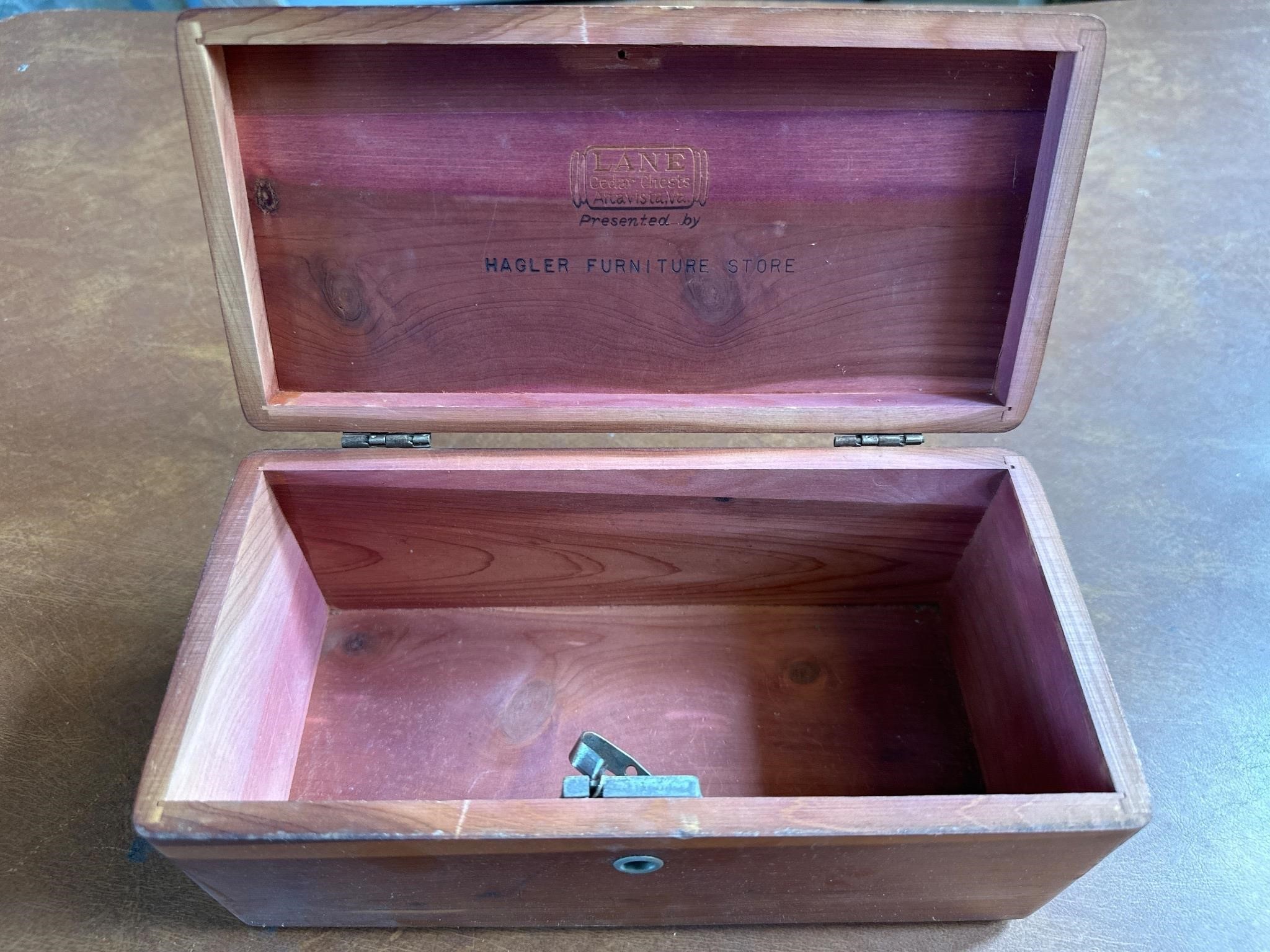 Small lane cedar chest box