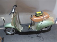 RAZOR AUSTON SCOOTER BATTERY OPERATED WITH CHARGER