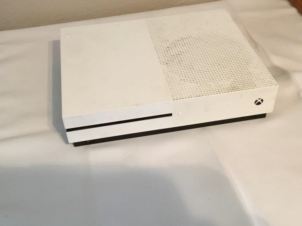 Microsoft XBOX One S Gaming Console DOES NOT WORK