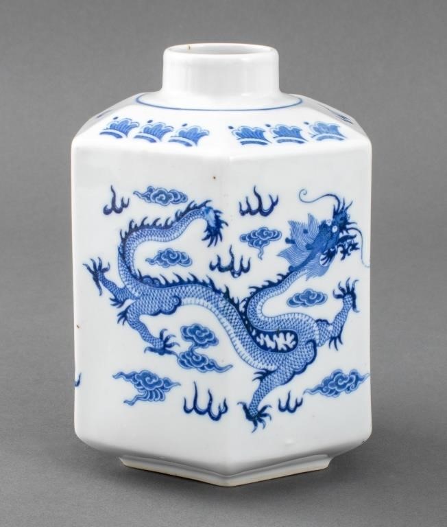 Chinese Qianlong Imperial Mark Porcelain Vase