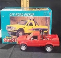 Revell Off-road pickup model set