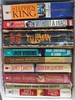 Book lot, Stephen King,Janet Dailey and more