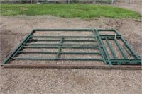 Calving pen head gate panel