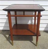 Lane wood end table. Measures: 25.25" H x 22" W x