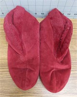 Dear foams medium US 7-8 slippers
