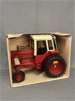 IH 1586 Toy Tractor