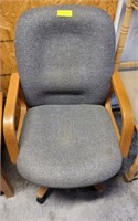 UPHOLSTERED OFFICE  CHAIR ON CASTERS