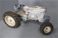 Die cast Ford tractor. Measures: 5" H x 9.5" W.