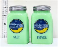 Pair jadeite Moon Pie salt/pepper shakers