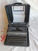 Royal Quiet Deluxe Manual Typewriter