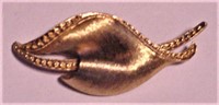 Vtg MONET Gold-tone Pin Brooch