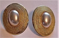 Vtg NAPIER Faux Pearl Gold-tone Clip On Earrings