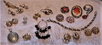 26 pc Jewelry Brooches Pins Pendant