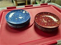 4 blue 4 red saucer plates
