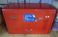 Snap-On toolbox. Measures: 17.5" T x 26" W x 15"